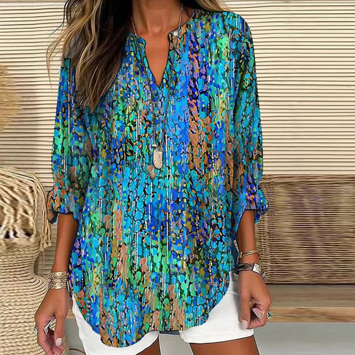 Sophie | Super fashionable green blouse with long sleeves and a V-neck